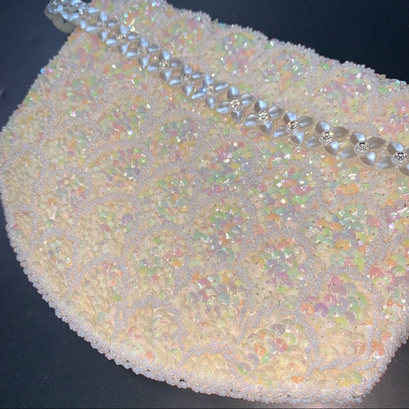 v i n t a g e :: Floral Scalloped Beaded Satin Lucite Envelope Purse - Picture 8 of 14